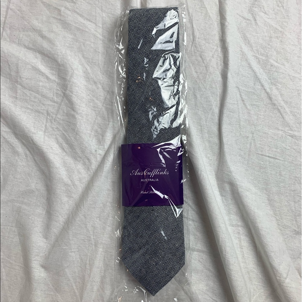 AusCufflinks Men’s Black and White Pattern Tie